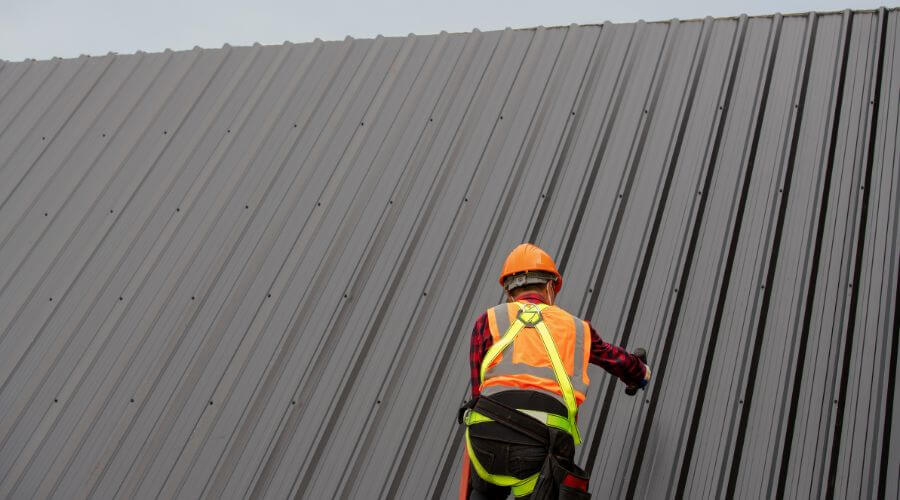 Professional gutter cleaning in Ashland, IL